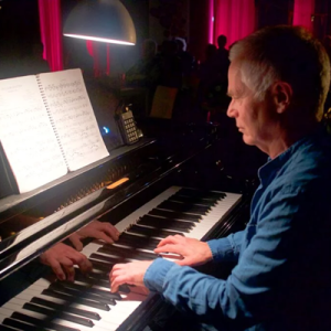 Klaas-Bakker-Pianist.png Klaas-Bakker-Pianist.png